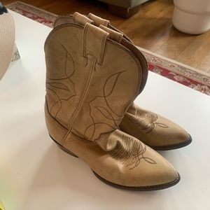 Cowgirl boots size 7 womans